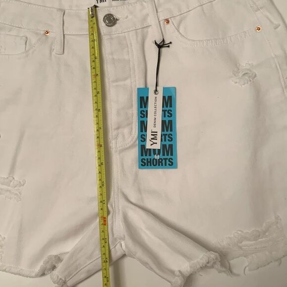 NWT Ymi  Mom Fit White Distressed Denim Shorts Button Closure Size 13/31 - Picture 4 of 9